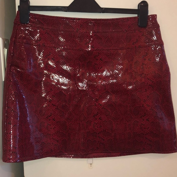 Zara red vinyl skirt - Picture 1 of 4